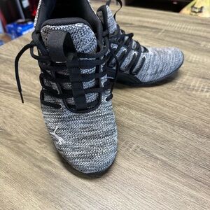 Puma men’s Axelion trainers on black and white a size 7.5